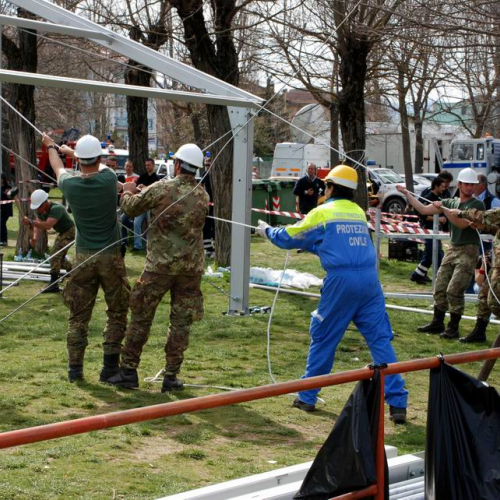 Soccorsi in Abruzzo 08/04 n. 32 / 37413