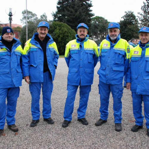 Sfilata e discorsi autorit‡ 9 / 33042