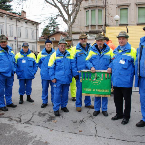 Sfilata e discorsi autorit‡ 10 / 33043