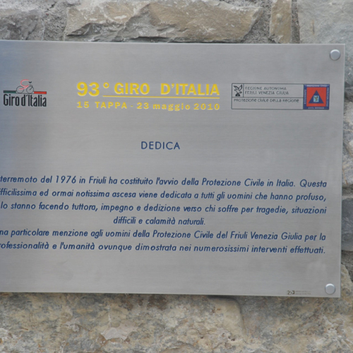 La targa di dedica salita dello Zoncolan alla PCR / 53806