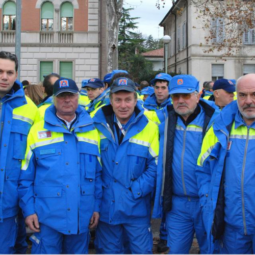 Sfilata e discorsi autorit‡ 16 / 33049