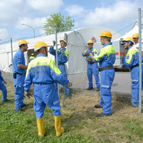 Attivit‡ dei volontari a Mirandola n. 24 / 81373