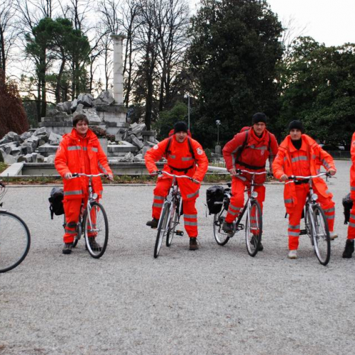 Sfilata e discorsi autorit‡ 28 / 33061