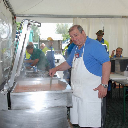 Attivit‡ dei volontari a Mirandola n. 25 / 81374