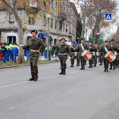 Sfilata e discorsi autorit‡ 31 / 33064