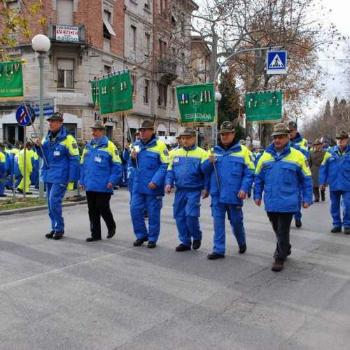 Sfilata e discorsi autorit‡ 32 / 33065