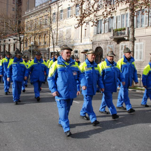 Sfilata e discorsi autorit‡ 35 / 33068