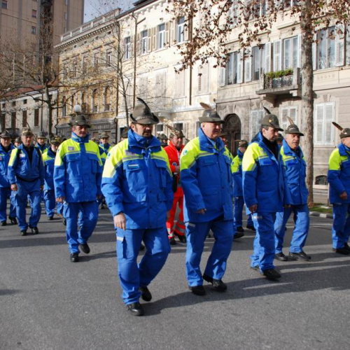 Sfilata e discorsi autorit‡ 36 / 33069