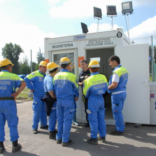 Attivit‡ dei volontari a Mirandola n. 28 / 81377