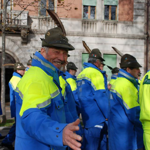 Sfilata e discorsi autorit‡ 40 / 33073