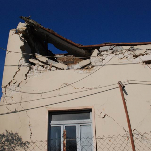 Abruzzo 07/04/09 n. 22 / 37270