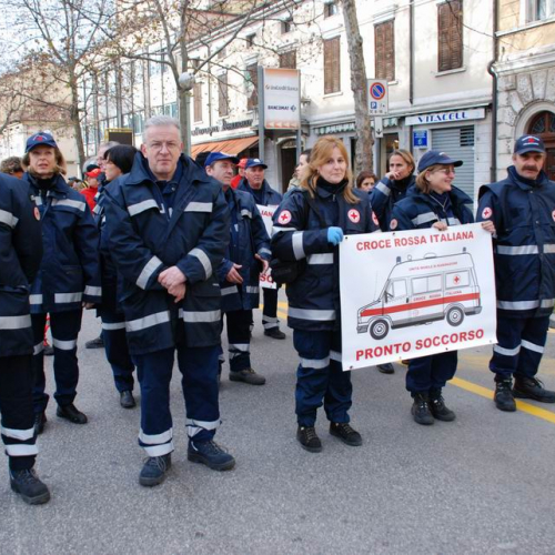 Sfilata e discorsi autorit‡ 43 / 33076