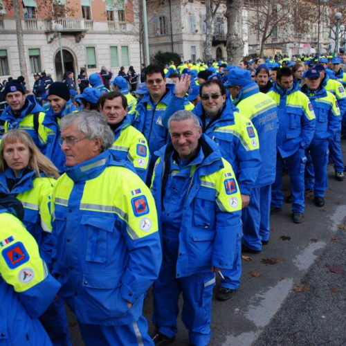 Sfilata e discorsi autorit‡ 49 / 33082