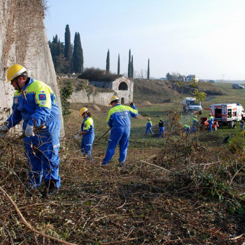 Esercitazione 20/11 n. 1 11 / 73051