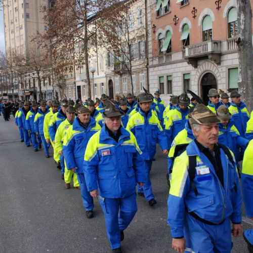 Sfilata e discorsi autorit‡ 53 / 33086