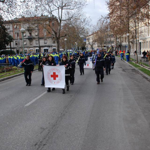 Sfilata e discorsi autorit‡ 56 / 33089