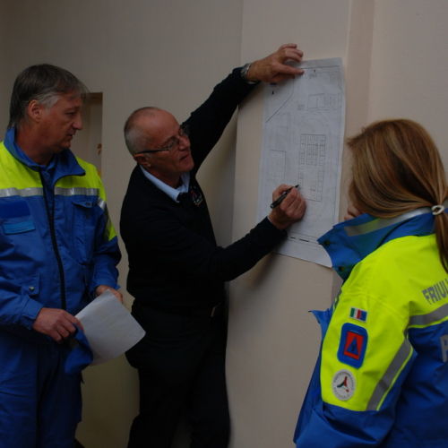 Corso in presenza di montaggio tende n. 34 / 100812