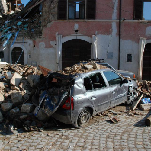 Abruzzo 07/04/09 n. 33 / 37281