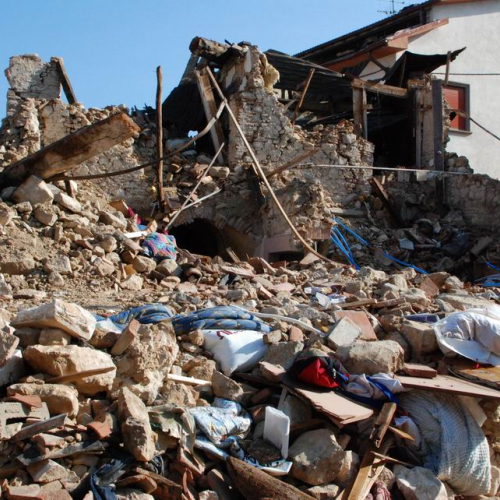 Abruzzo 07/04/09 n. 35 / 37283