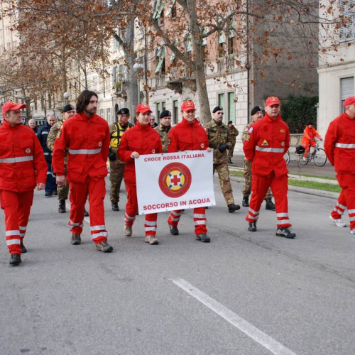 Sfilata e discorsi autorit‡ 61 / 33094