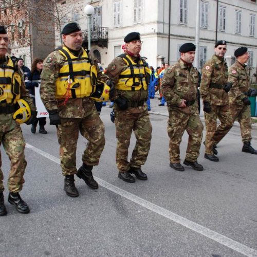 Sfilata e discorsi autorit‡ 62 / 33095