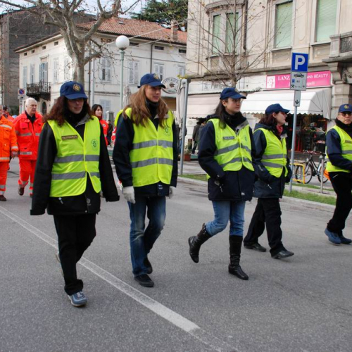 Sfilata e discorsi autorit‡ 65 / 33098