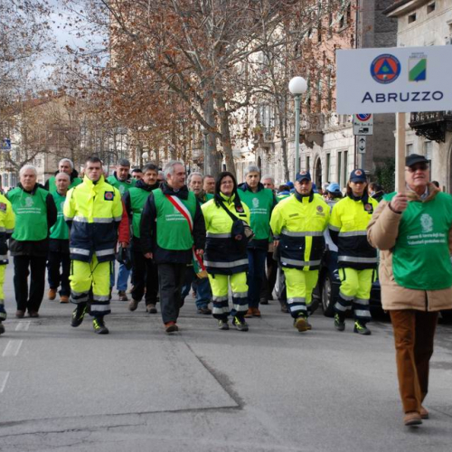 Sfilata e discorsi autorit‡ 67 / 33100