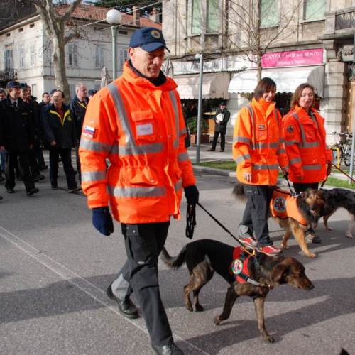 Sfilata e discorsi autorit‡ 71 / 33104