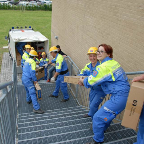 Attivit‡ dei volontari a Mirandola n. 44 / 81393