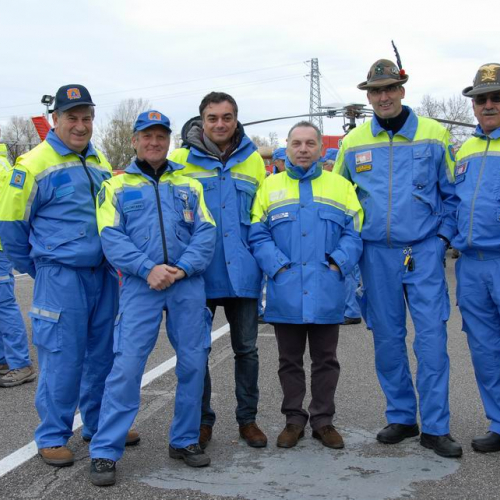 Arrivo volontari e autorit‡ n. 44 / 89166