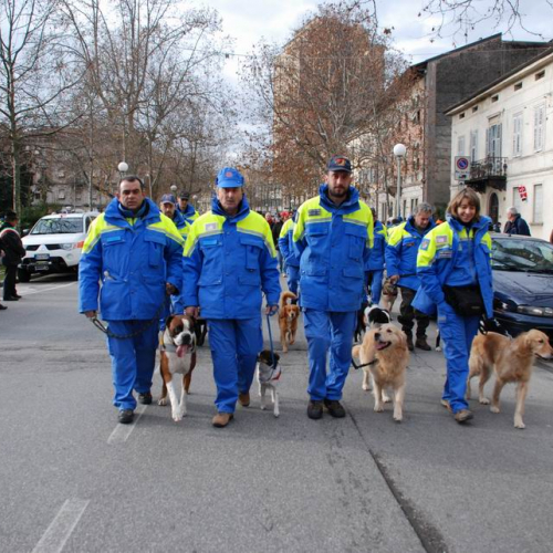 Sfilata e discorsi autorit‡ 76 / 33109