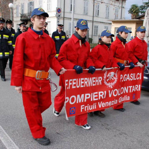 Sfilata e discorsi autorit‡ 77 / 33110