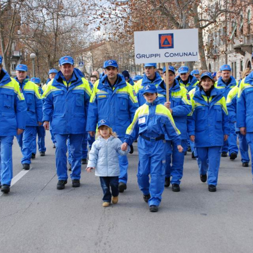 Sfilata e discorsi autorit‡ 80 / 33113