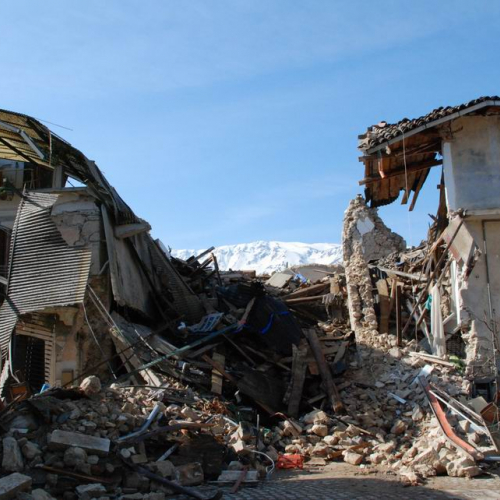 Abruzzo 07/04/09 n. 47 / 37295