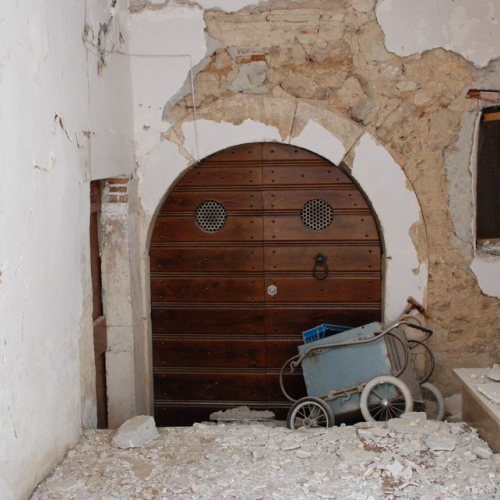 Abruzzo 07/04/09 n. 48 / 37296