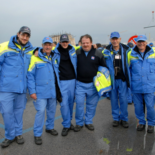 Volontari durante ammassamento n. 9 / 73599