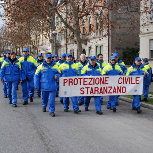 Sfilata e discorsi autorit‡ 83 / 33116