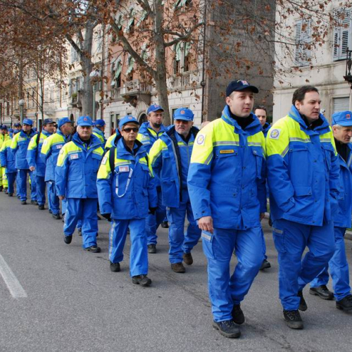 Sfilata e discorsi autorit‡ 84 / 33117