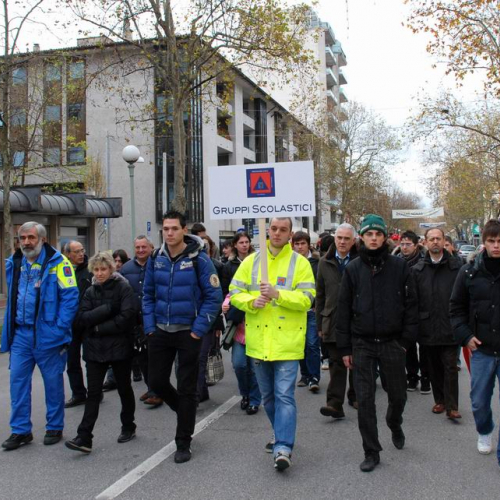 Sfilata e discorsi autorit‡ 85 / 33118