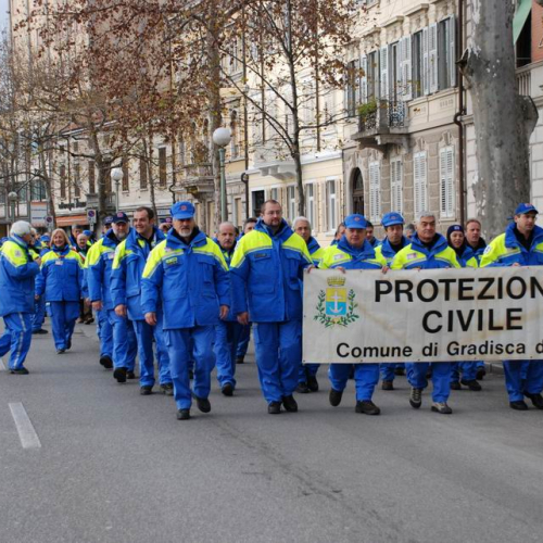 Sfilata e discorsi autorit‡ 86 / 33119