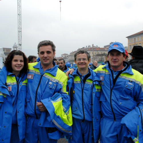 Volontari durante ammassamento n. 13 / 73603