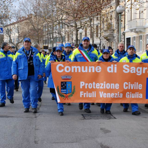 Sfilata e discorsi autorit‡ 89 / 33122