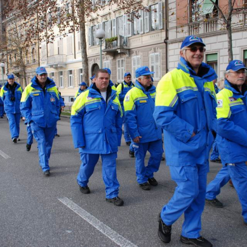 Sfilata e discorsi autorit‡ 95 / 33128