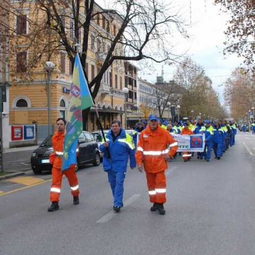 Sfilata e discorsi autorit‡ 99 / 33132