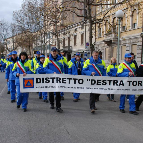 Sfilata e discorsi autorit‡ 104 / 33137