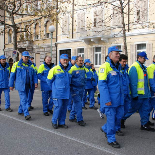 Sfilata e discorsi autorit‡ 105 / 33138