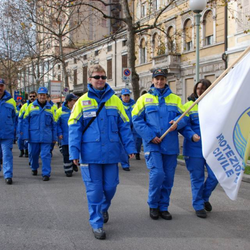 Sfilata e discorsi autorit‡ 106 / 33139