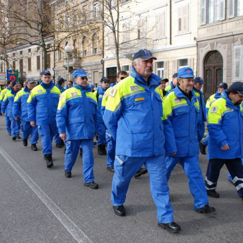 Sfilata e discorsi autorit‡ 108 / 33141