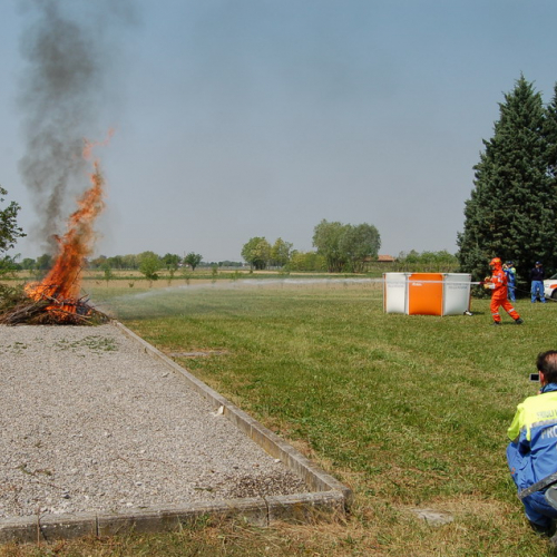 Ruda foto 63: illustrazione mezzi ed attivit‡ di un gruppo antincendio / 10637