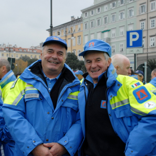 Volontari durante ammassamento n. 24 / 73614